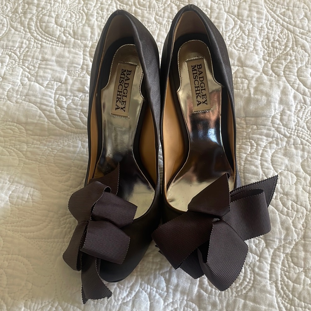 Badgley Mischka brown satin pumps with grosgrain ribbon bow.